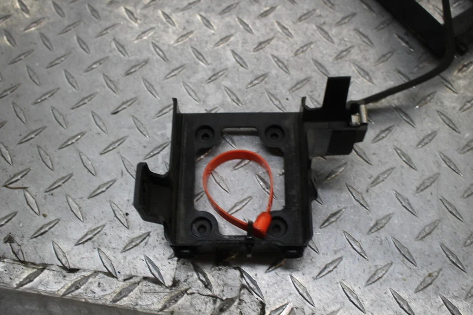 2008 KAWASAKI CONCOURS 14 ZG1400A ABS BATTERY BOX HOLDER - Image 4 of 4