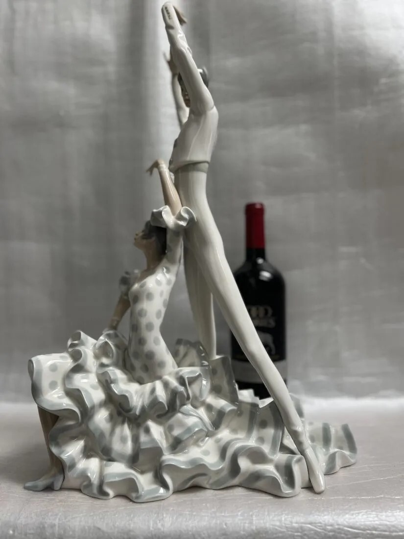 リヤドロ　ダンス LLADRO PORCELAIN FIGURINE 