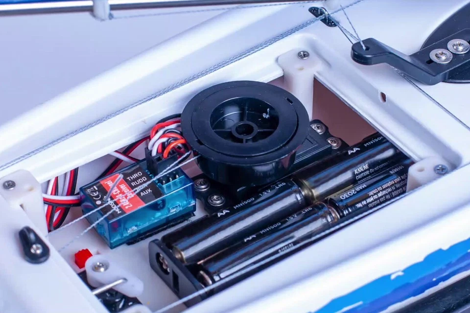 RAGE RC Eclipse 650 RTR Sailboat RC Boat Sailing Radio Control Hobby Grade Race - Image 4 of 4