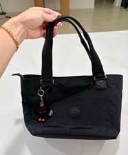 Borsa Kipling nera chiusura zip cerniera accento scimmia ciondolo tasche interne
