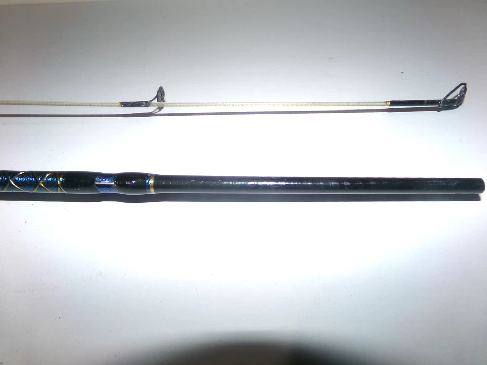 SHAKESPEARE UGLY STIK LITE PR 2 PC 5' 超轻 2 - 6 磅。 钓鱼旋转杆 — 第 2/4 张图片