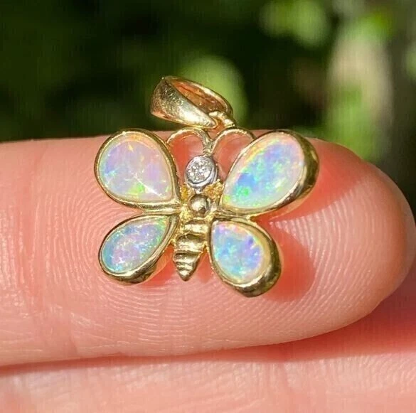 1.24Ct Pear Cut Lab-Created Fire Opal Butterfly Pendant 925 Sterling Silver - Image 2 of 3