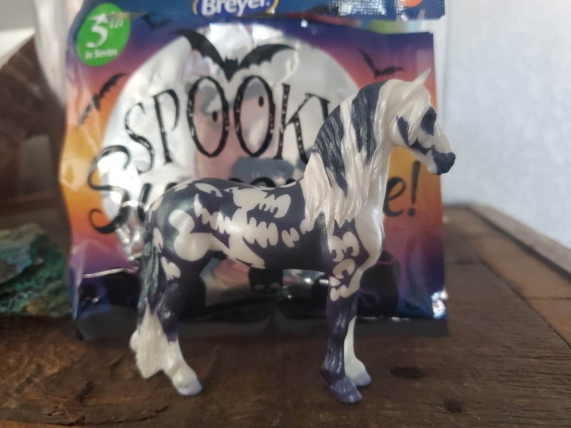 Breyer 2023 Series 5 Halloween Apparition Friesian Django Spooky Stablemate