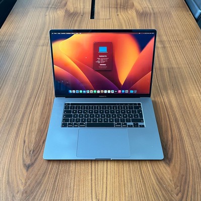 Apple MacBook Pro 16'' 2019 mit Zubehör 32 GB RAM / 1 TB SSD