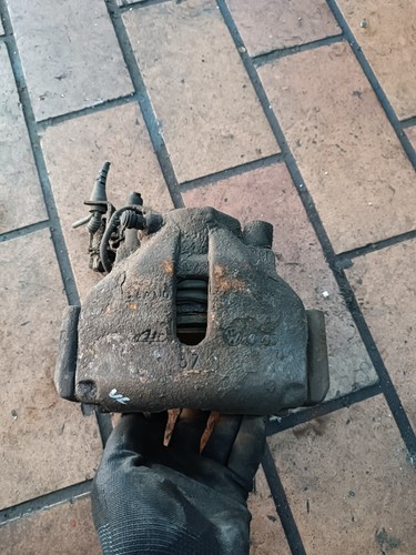 Original VW Passat 3BG Bremssattel Bremse vorne links ATE 57