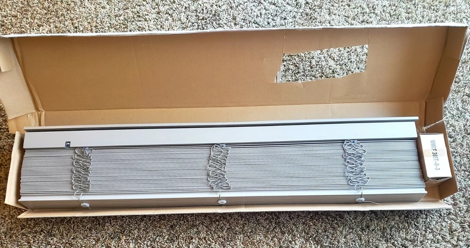 Persianas inalámbricas de madera sintética Better Homes & Gardens de 2 pulgadas, gris rústico 36" x 64" Foto 2 de 4