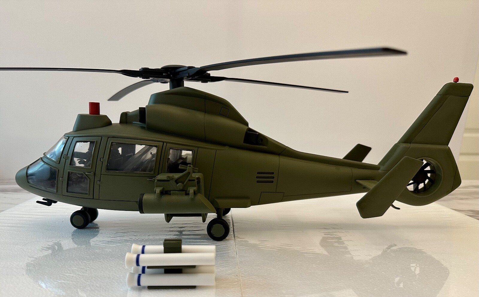 1/18 Custom Joytoy, Elite Force, World Peacekeepers Helicopter with 3 figures
