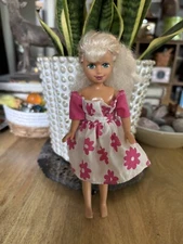 1990 Kid Kore 7” Doll Blonde Hair Blue Eyes W/Pink Floral 2 Piece Barbie Outfit