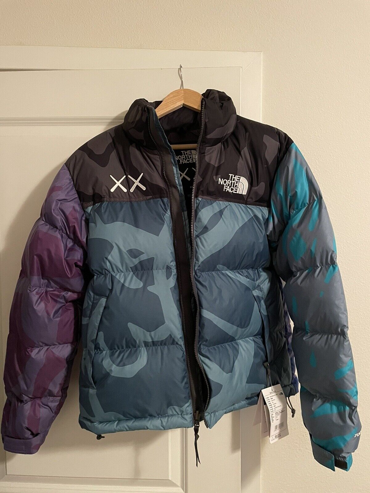 THE North Fase xx KAWS NUPTSE JACKET XL-