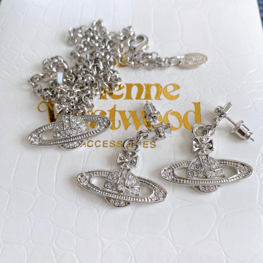 【Vivienne Westwood】Pina Bas Relief earrings Vivienne Westwood Pina bas-relief Earrings | Silver | FARFETCH