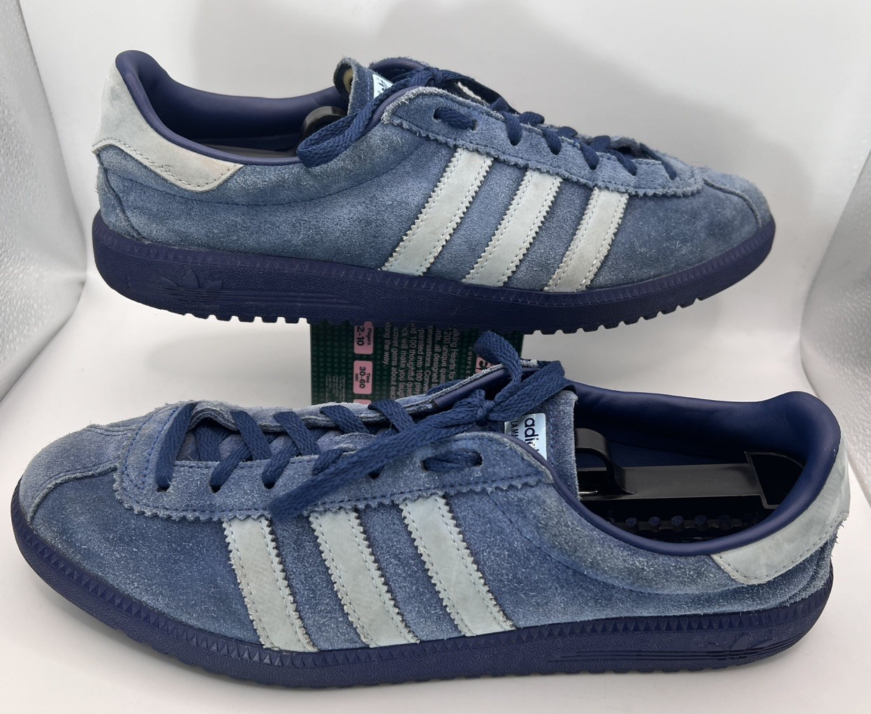 Adidas Hombre Misterioso Azul Gamuza Bermudas Originales UK9 Entrenadores BY9652 Indie En muy buena condición