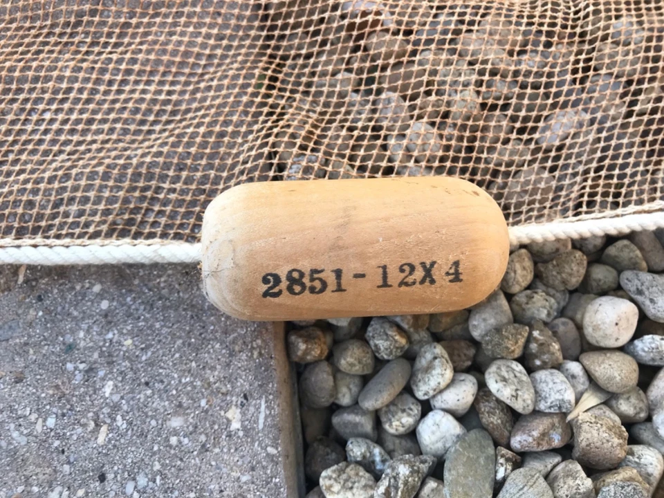 Red de pesca vintage 4x12 con flotadores de madera en cuerda peso plomo antiguo decoración náutica Foto 4 de 4