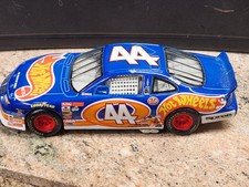 Hot Wheels 1997 Pontiac Grand Prix NASCAR Petty 1:24 Diecast With Case