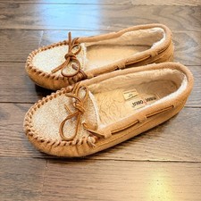 Minnetonka Glitter Moccasin Slippers Kids Size 1 Tan Fuzzy Lined Slip On Shoes