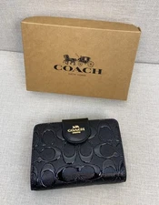 New Medium Corner Zip Wallet Signature Leather CV414 IMRED Black