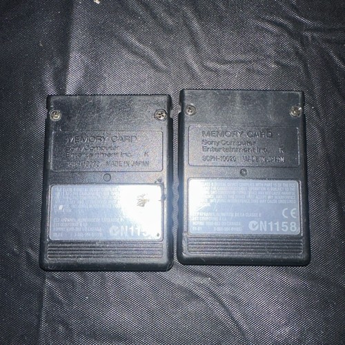 2 schede di memoria Sony PlayStation 2 8 MB SCPH-10020 *Una ha una piccola crepa - Foto 2 di 6