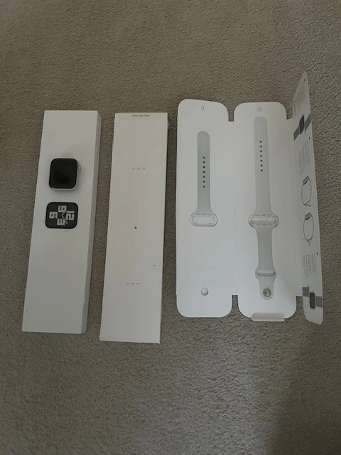 Apple Watch SE 44mm Space Grey Aluminium Case, Midnight Sports Band Band, Smart, photo 2 of 5