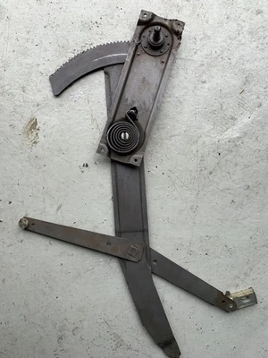 Opel Rekord E Senator A Fensterheber vorne rechts - manuell / window lifter - Bild 1 von 3
