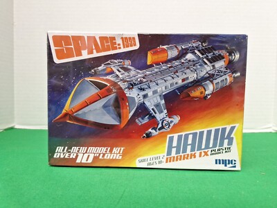 MPC SPACE 1999 HAWK MK IX - Science Fiction Plastic Model Kit - 1/72 Scale