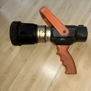 Akron Brass 1520 Saberjet Nozzle 5/8” Smooth Bore. Excellent Condition 1.5” NH