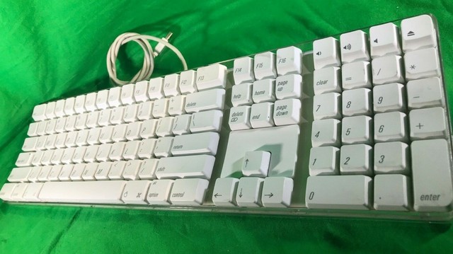 Apple G4 iMac G5 Mac Pro White USB Keyboard 1944 W/2-port Hub Volume