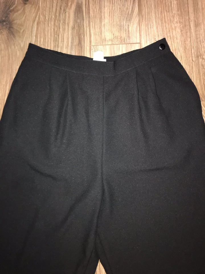 Calça Leslie Fay Sportswear tamanho 10 preta perna reta, cintura alta - Imagem 3 de 4