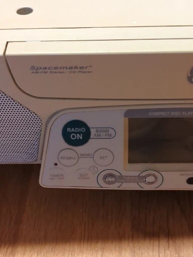 GE Spacemaker Under Cabinet AM/FM Radio CD Clock  7-5290A Remote Light - Image 3 of 4