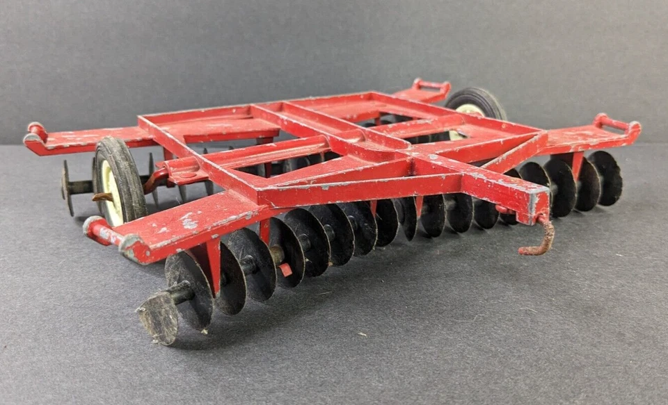 Ertl International IH Red Disc Farm Plow Vintage Diecast and Plastic  - Image 3 of 4
