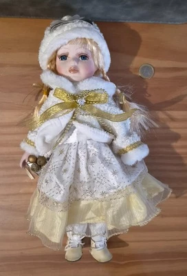 Ancienne poupée de collection en porcelaine — Thème Hiver / Noël blanche et doré - Photo 1/2