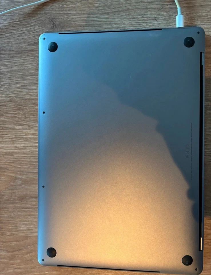 MacBook Pro 15“ 2018 (1tb Ssd, 32gb RAM, Intel i9) - Bild 2 von 4