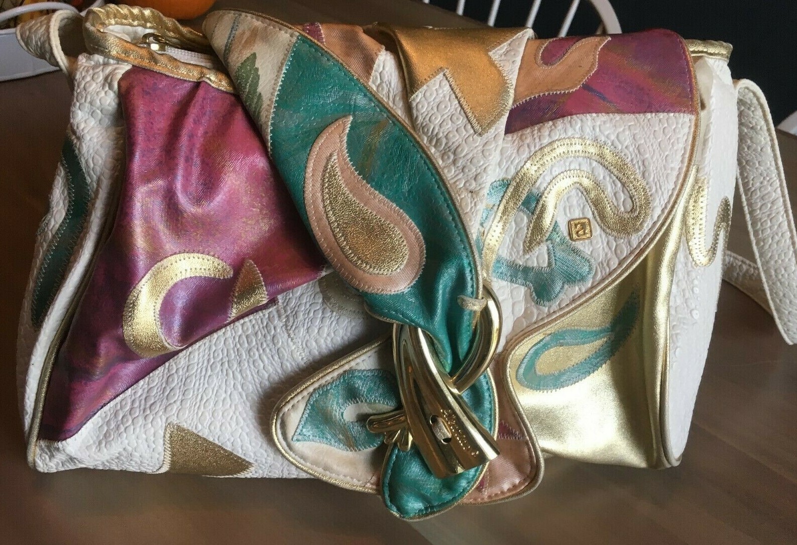 gucci white circle bag