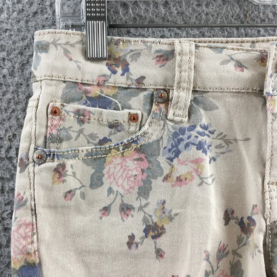 Ymi Cuffed Short Womens 5 (Actual 31X2.5) Beige Floral Low Rise Casual Zip Fly - Image 2 of 4