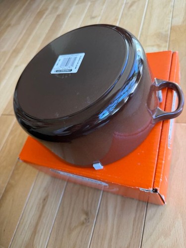 LE CREUSET Cocotte Ronde Chestnut [Discontinued Color] 22 cm, 3.5qt New Unused - Picture 10 of 13