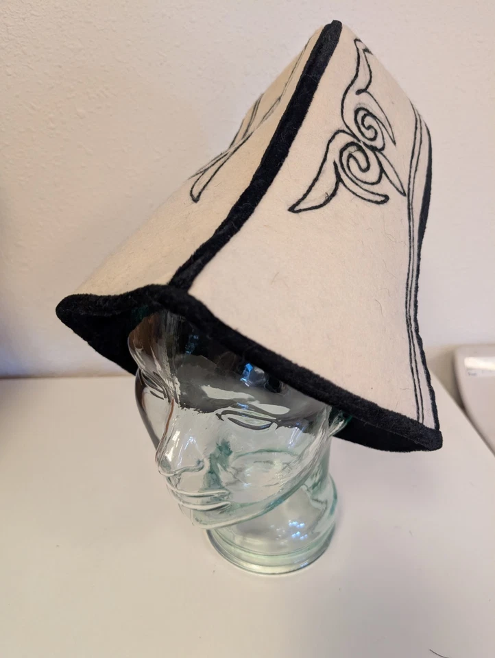 Sombrero étnico tradicional de lana de fieltro vintage Kirguistán tribal Kalpac blanco Foto 3 de 4