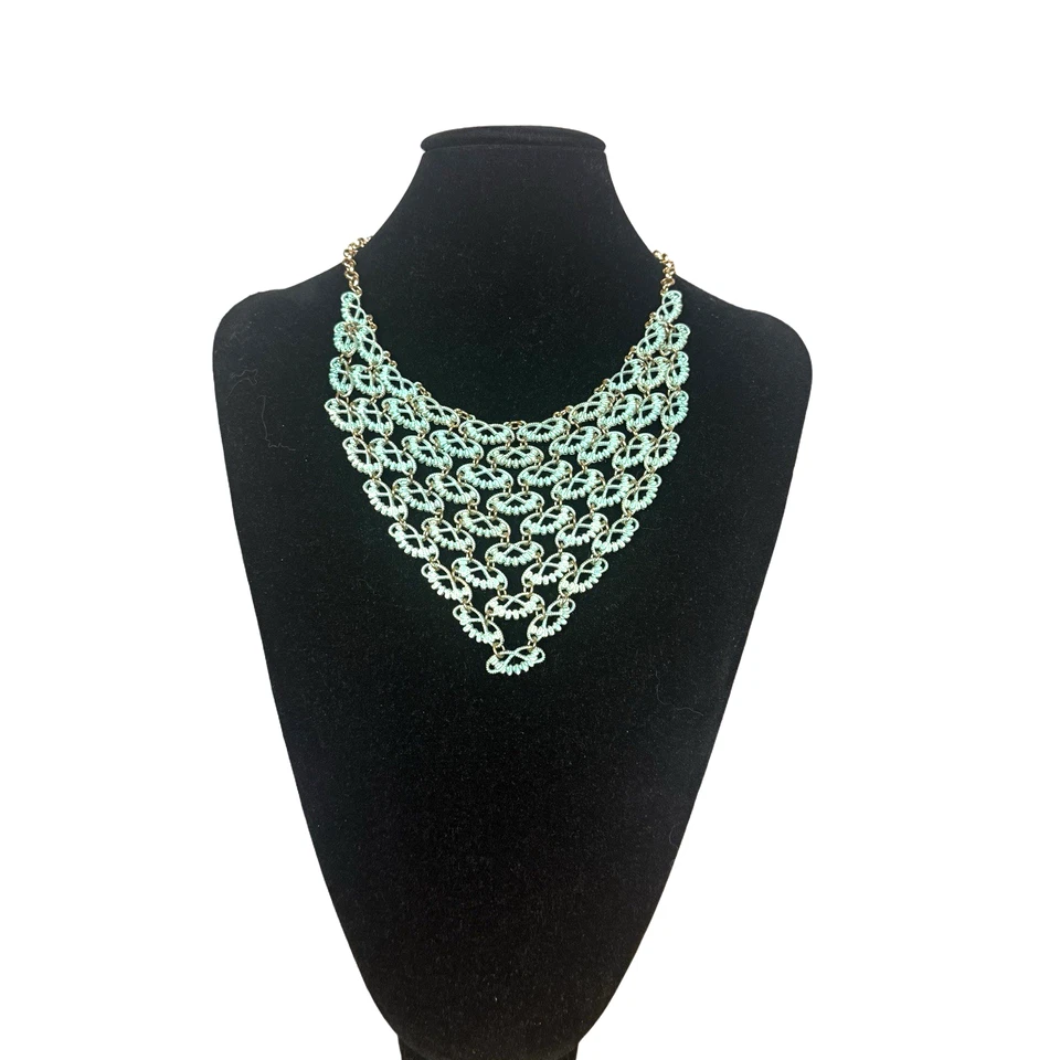 Collar llamativo vintage de cota de malla con babero en tono dorado esmaltado turquesa Foto 2 de 4