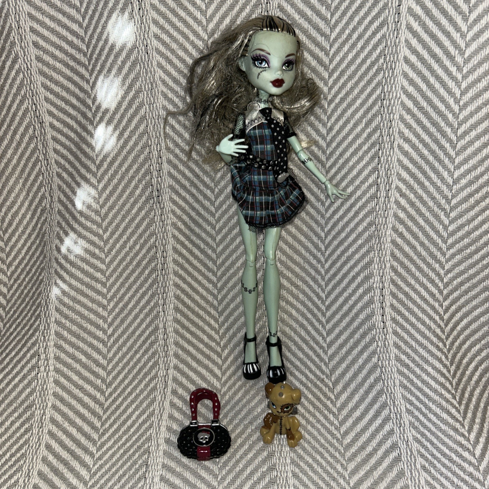 Monster High First Wave Frankie Stein Doll With Purse & Pet With Clothes D4