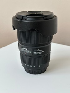 Canon EF 16-35mm f/4L IS USM Wide-Angle Zoom Lens – Excellent Condition + Hood