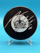 Los Angeles Kings/Matt Ellis/Signed Hockey Puck ￼