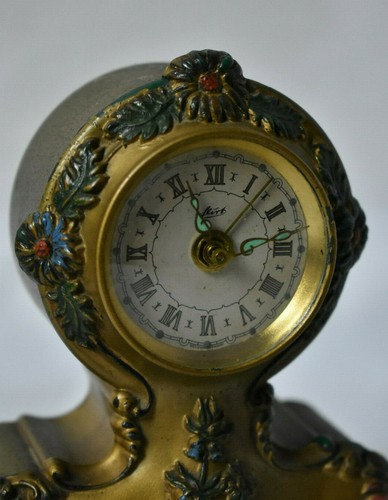 Vintage 1960 1970 1970 1970 Kitsch Baroque Style Plastic Fancy Clock - Picture 6 of 9