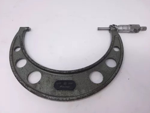 Mitutoyo 8-9" Outside Micrometer .001" Resolution 103-185A *NEEDS REPAIR* AT7