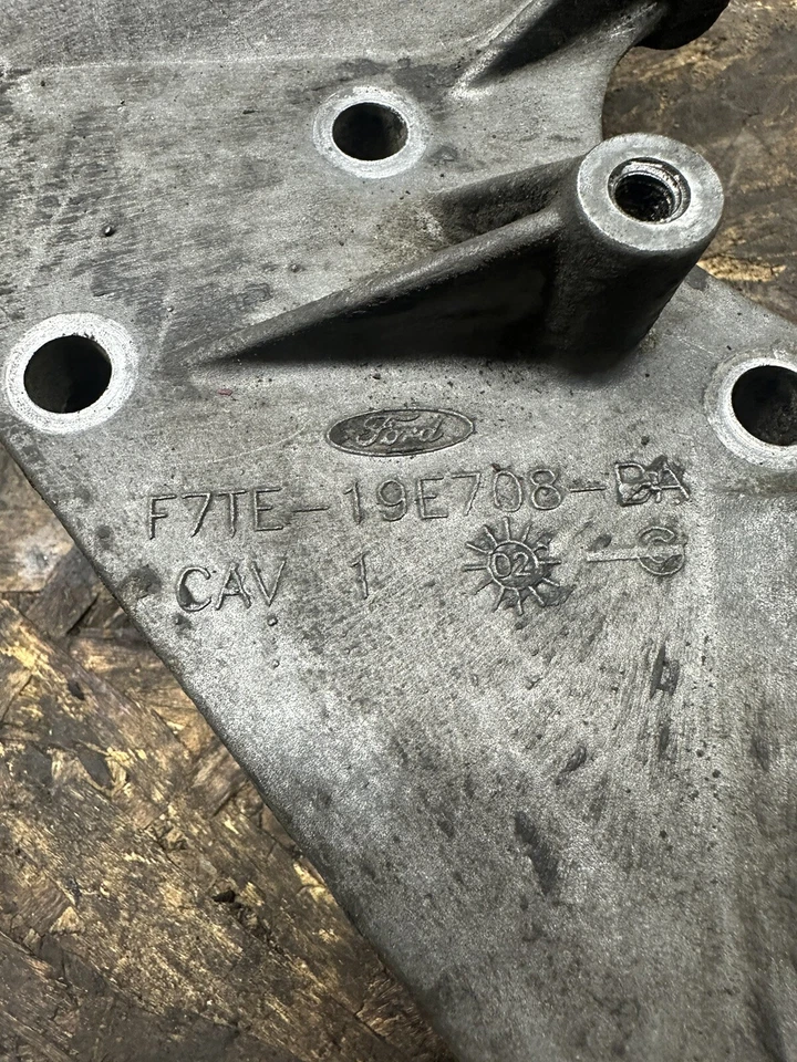 97-02 Ford Econoline VAN Super Duty 7.3L suporte F7TE-19E708-BA para E350 fabricante de equipamento original - Imagem 2 de 4