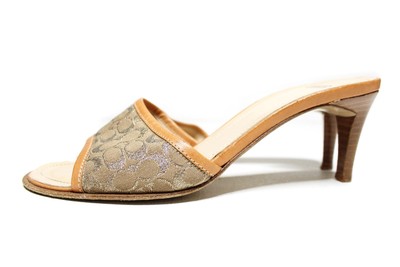 coach kitten heel pumps