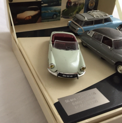 Norev 1:43 - Modellbil (6) - Coffret 50 ans de la Citroên DS en série limitée et numérotée composé de 4 modèles 1/43 et 1/64 - med figurer i skala: unik förpackning Ej för försäljning
