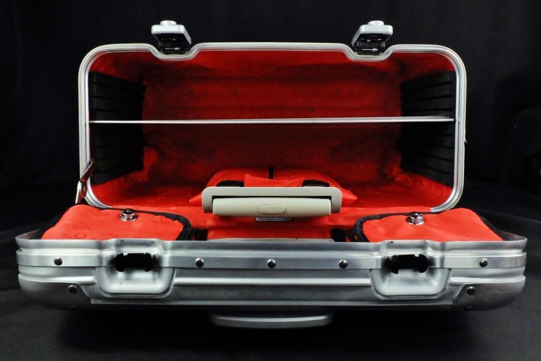 RIMOWA TOPAS パイロットVodafone Edition 36L RIMOWA TOPAS パイロットVodafone Edition 36L