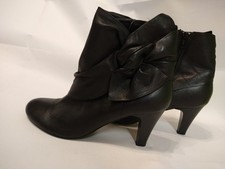 Street Damen Leder Ankle Boots Stiefelette Stiefel Schuhe Gr. 40 NEUWERTIG