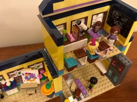 LEGO Friends: Heartlake High (41005)