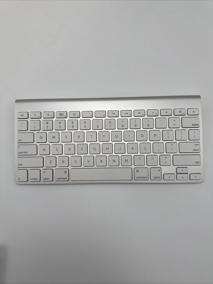 Apple Magic Keyboard (a1314) and Apple Magic Trackpad (a1339) Wireless - Image 2 of 4