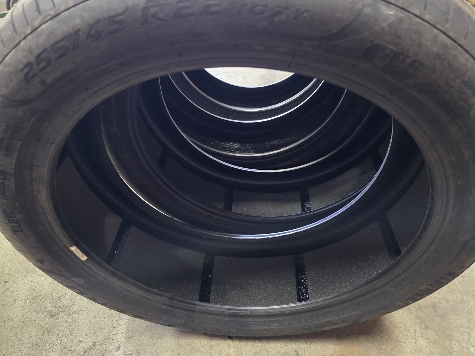 ROLLS ROYCE CULLINAN PIRELLI TIRES FRONT & REAR 285/40R22 110Y XL 255/45R22 107Y