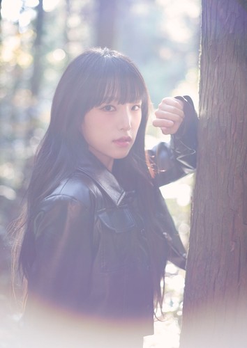 Choi Ye Na 1st Photo Book " YENA " IZ*ONE K-POP J-POP from Japan STD/S or EXD/S - Picture 5 of 10