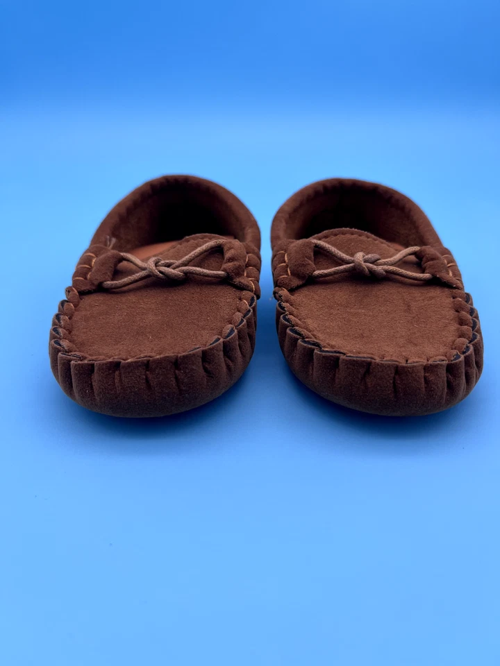 Mocassins para bebês HB Zhang – 2x pares (tamanhos 24 e 25) camurça marrom com sola de borracha - Imagem 3 de 4